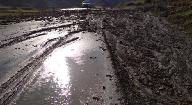  Dolu ve sağanak sele neden oldu